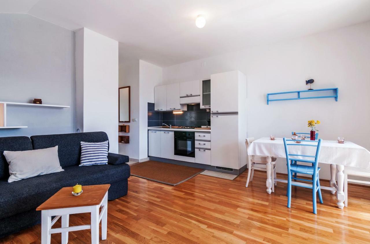 Apartmani Labud Sukošan Exteriör bild